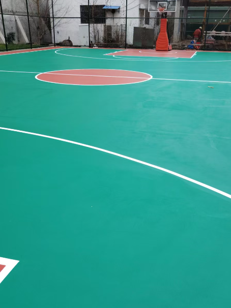 南芬 球场长期使用易出现地面开裂